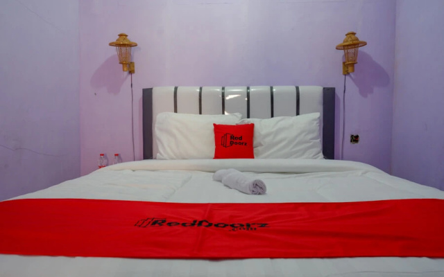 RedDoorz near Goa Jatijajar 2