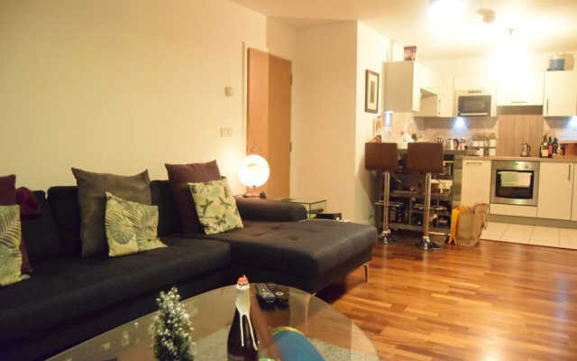 Spacious 1 Bedroom Flat With Covered Balcony