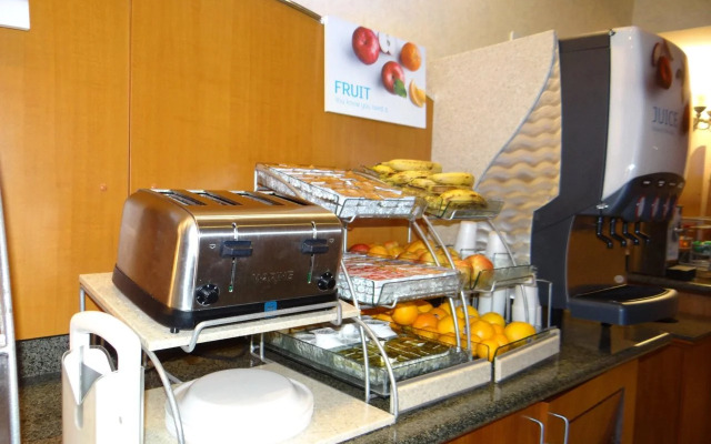 Holiday Inn Express Hotel & Suites Salisbury - Delmar by IHG