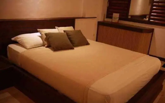 Club Mabuhay Lalaguna Resort