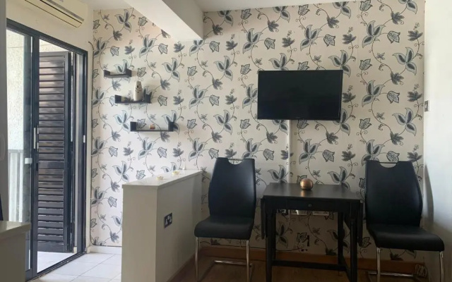 Theodoros Apt.22