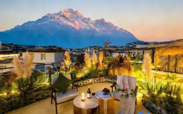 QianMan ·Vista Snow-View Panoramic Cloud Art Garden Homestay