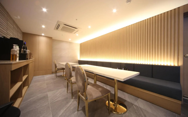 Hound Hotel Beomil