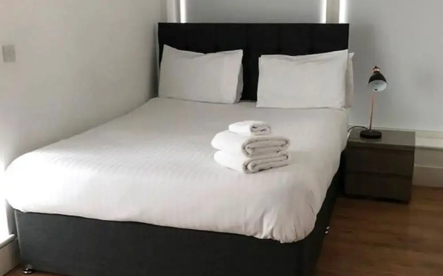 Modern Apartment in London With River Graveney Nearby