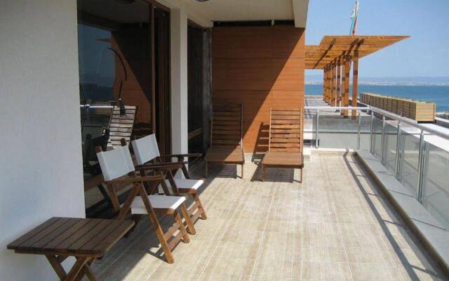 Отель Pomorie Bay Apartments and Spa Болгария, Поморие - отзывы, цены и фото номеров - забронировать отель Pomorie Bay Apartments and Spa онлайн балкон