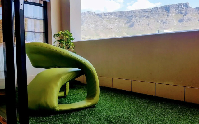 Cape Town Apartment with balcony