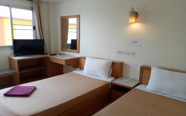 Bang Saphan Resort