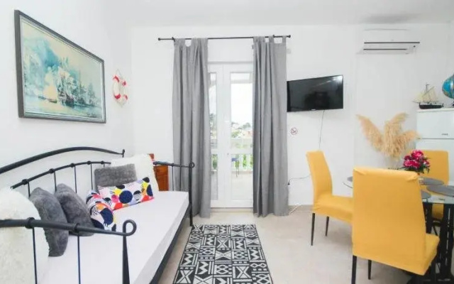 Lolas Apartments