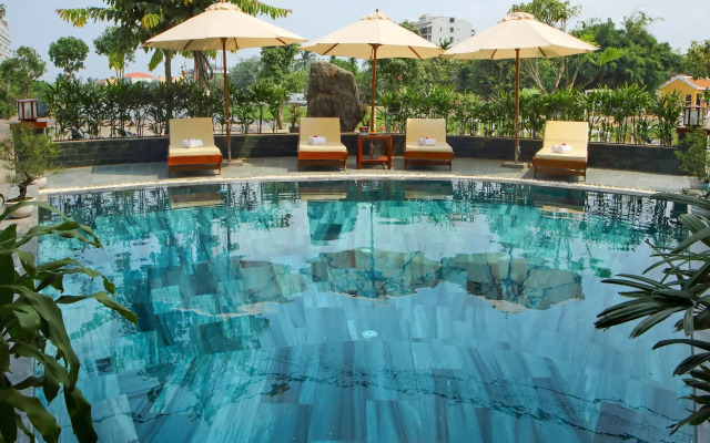 Threeway Riverside Villa