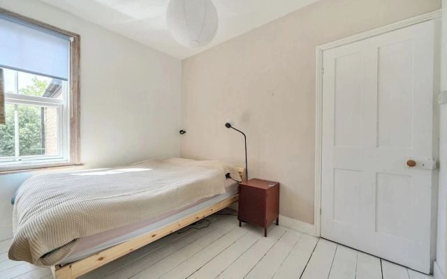Victorian Terrace Near Uni, Sleeps 6, Garden