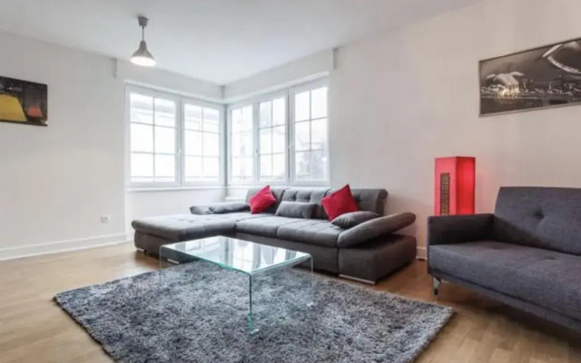 Charmant appartement avec terrasse dans villa