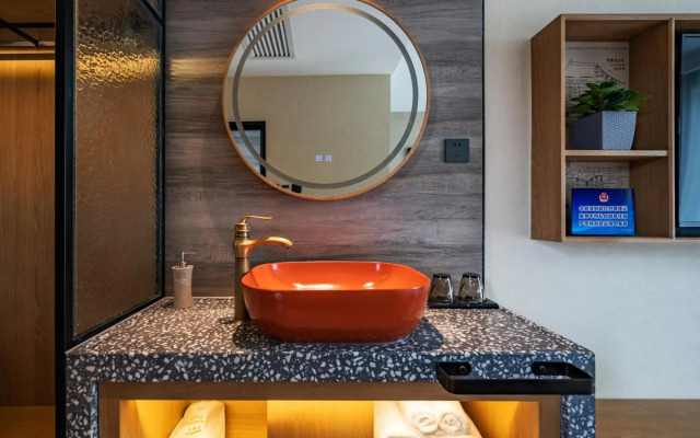 Qiuguo Hutong Courtyard Hotel