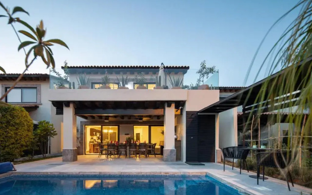Private & Heated Pool, Mountain View Escondida 5BR