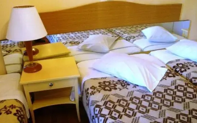 Aris Hotel