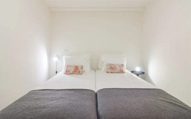 1-bedroom Apartment in Porto's Heart