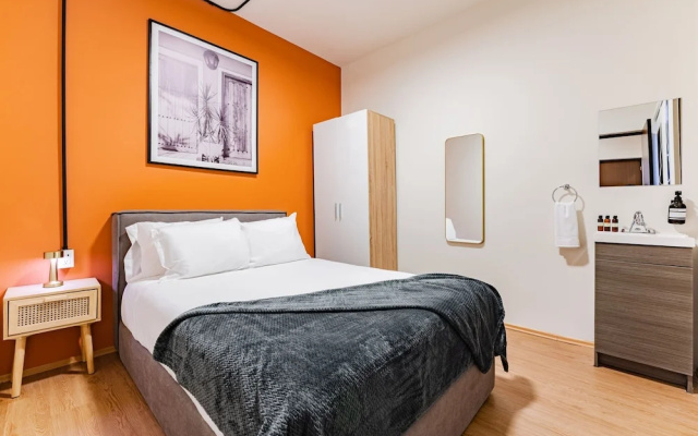 Mariano Escobedo Apartments by VH