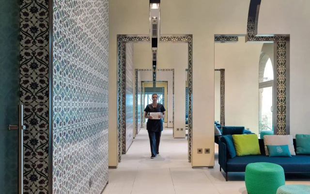 Отель Al Bustan