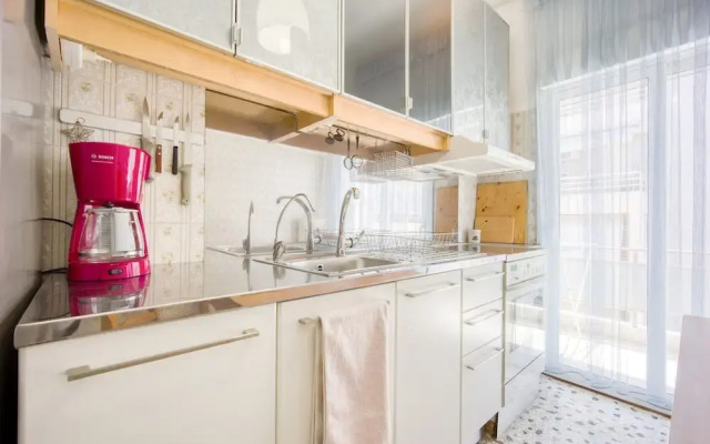 Sunny 1-bedroom Apt 10 Min Walk to Acropolis