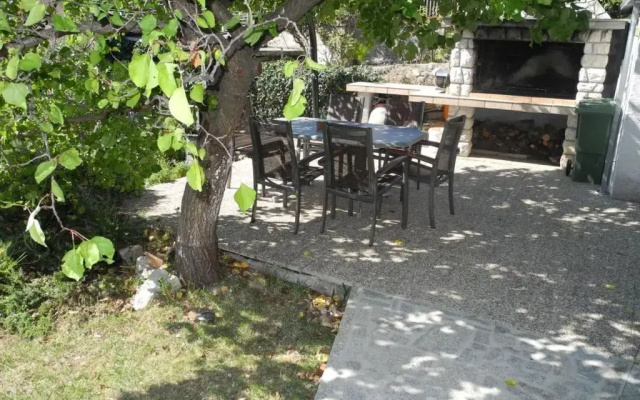 Apartment Damir with Sea View 22 pax