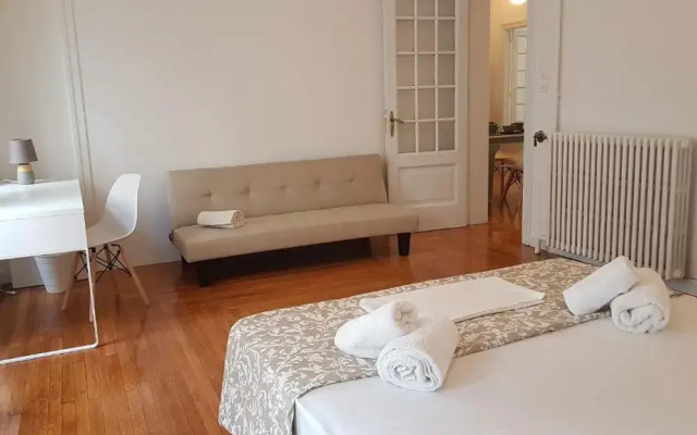 Ionian Apartment- Athens Center, 6 Bd, 2.5 Bath