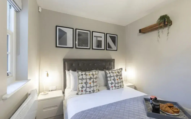 Elliot Oliver - 2 Bedroom Garden Apartment With Parking