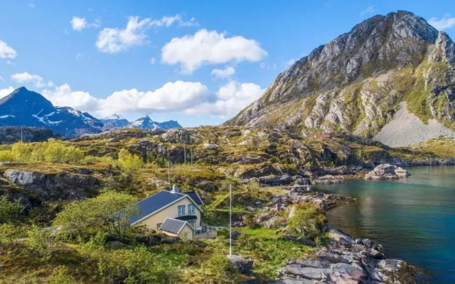 Sea-view house in Sund