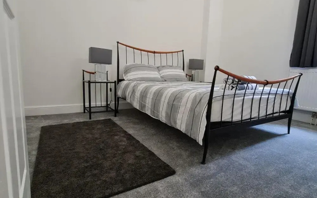 Sleek 2BD Flat Centrally Located in Glasgow