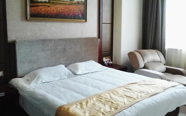 YHT Healthcare Chain Hotel