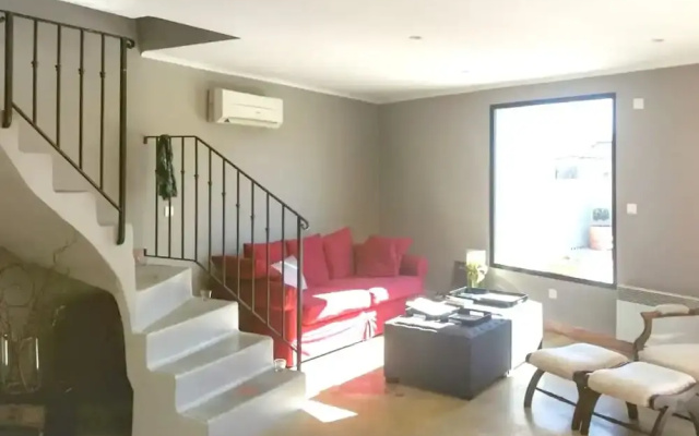 Apartment With 2 Bedrooms in Jonquières, With Wifi