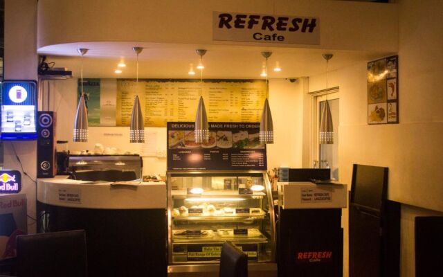 Refresh Hotel вид на фасад