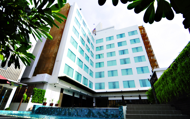 Signature Pattaya Hotel вид на фасад