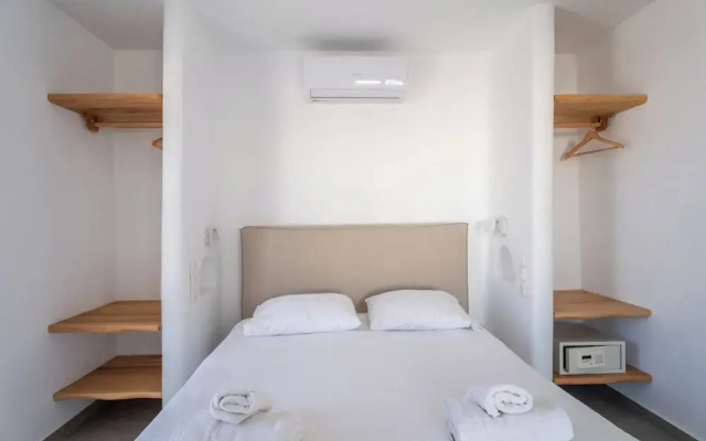 Sea Side Apartments In Ornos Beach