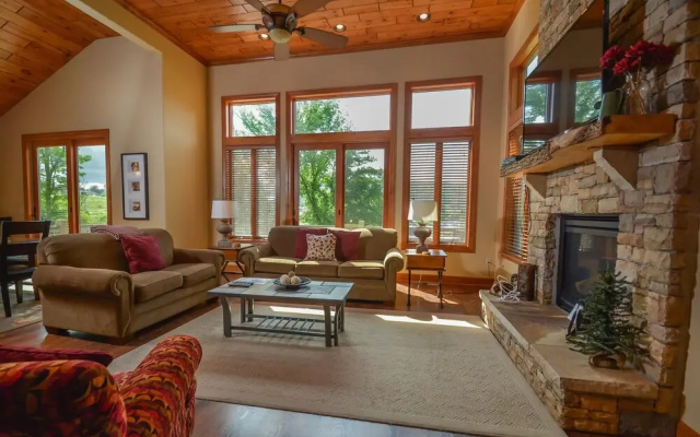 Firefly Cove 4 Bedroom House