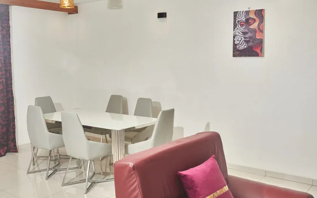 Luxe Guest House