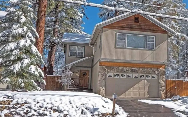 1209 Golden Bear 3 Bedroom Home by RedAwning