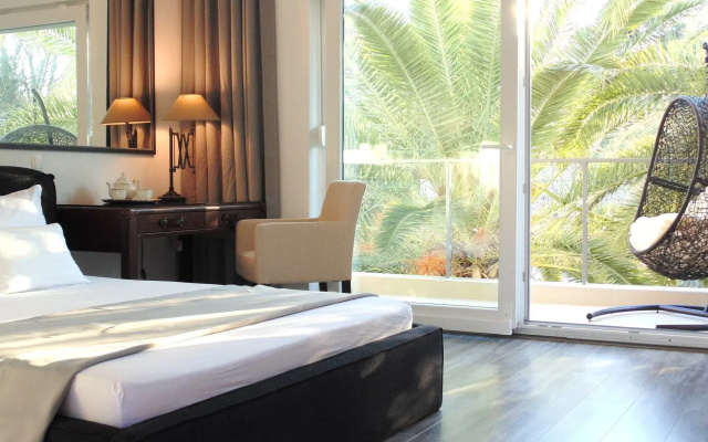 Refresh Boutique Apartments