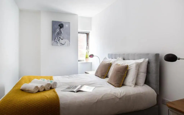 Modern Luxury Apartment, Sleeps 6, Best Location