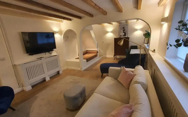 Beautiful House and Elevated Garden In Bridgnorth