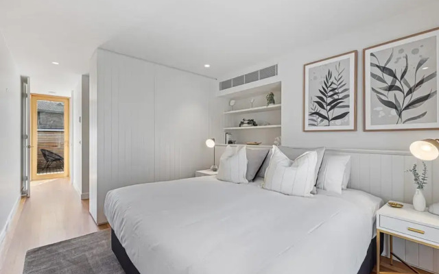 Stylish 2-bed Victorian Terrace in Carlton