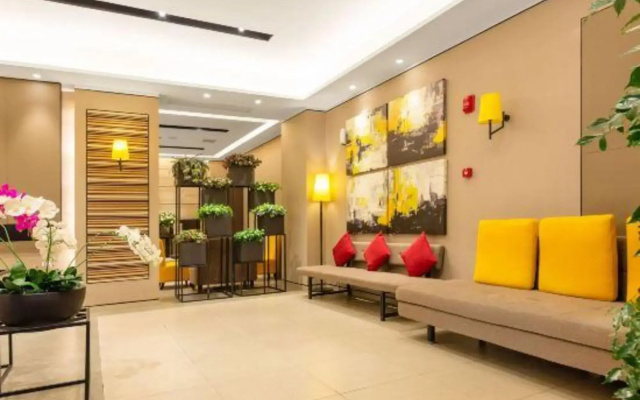 Homeinn Plus Hotel (Anshun Huangguoshu Avenue Xintiandi)