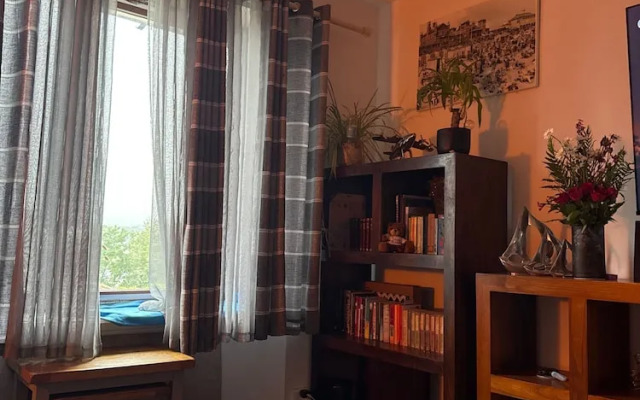 Apartment Sleeps 2 With Parking