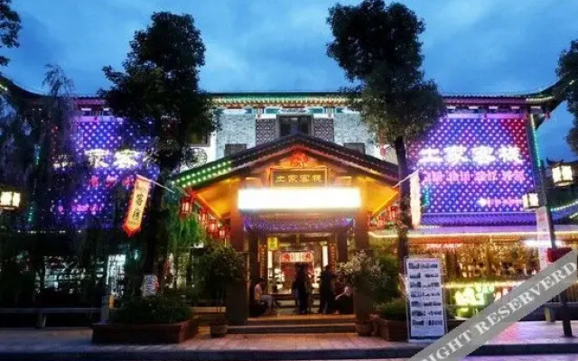 Tujia Chinese Inn (Enshi Tujia Girl's Town)