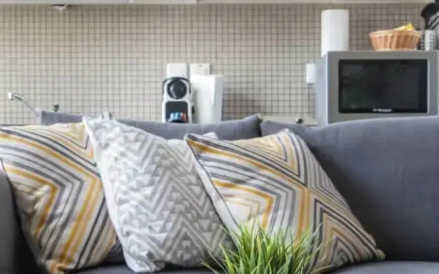Comfy Trendy Apartment Steps Away From the Metro