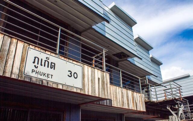 Nicky's Handlebar Hotel вид на фасад