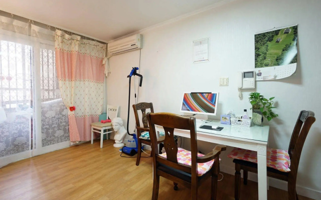Artist 77 House