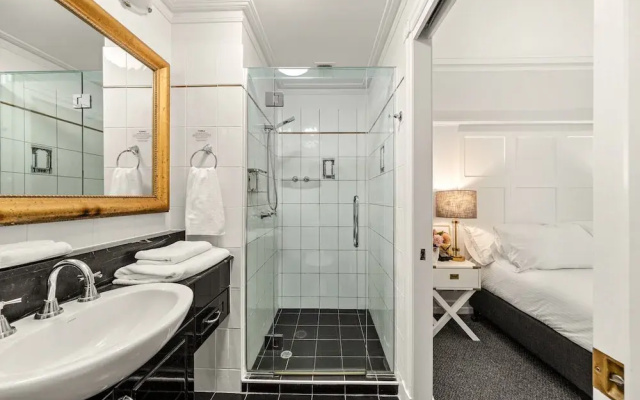 Studio Stay in Brisbane CBD Hotel Building