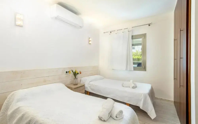 Apartment - 2 Bedrooms with Pool and WiFi - 107876