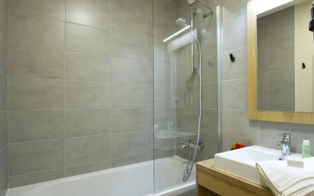 Cosy apartment with spa near the slopes in Alpe d'Huez