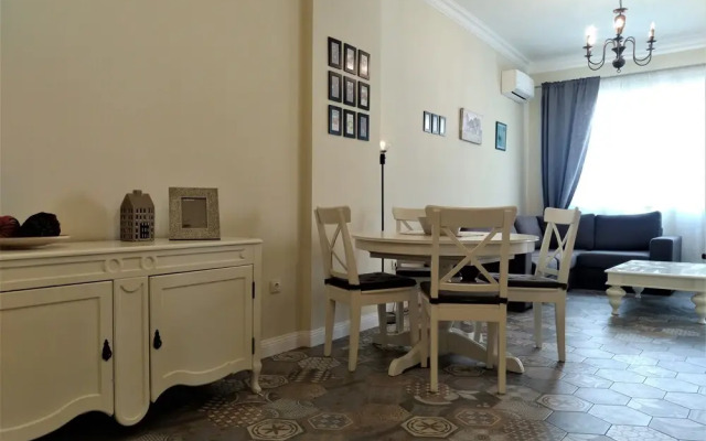 Baratero City Corner Apartment