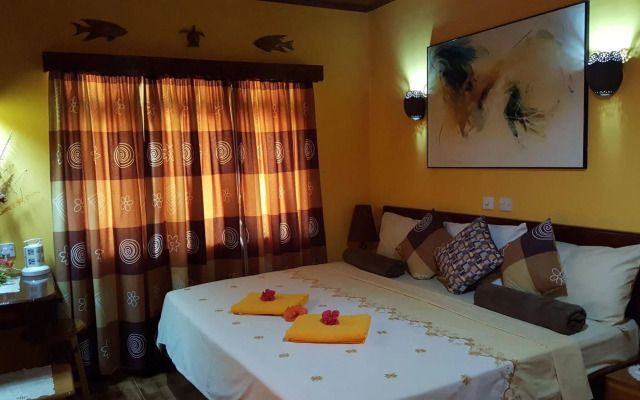 Anse Kerlan Beach Chalets